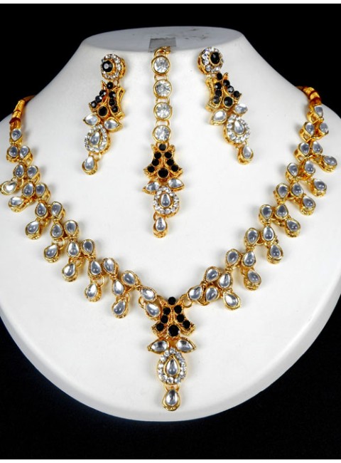 Kundan Jewelry Set